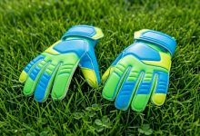 Junior Goalkeeper Gloves - Youth Sizing and Features - Featured Image